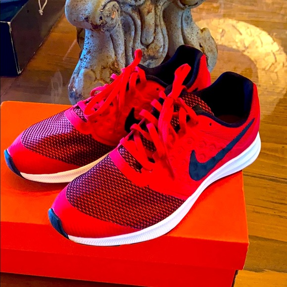 Nike new downshifted women’s 6.5 kids 4.5 red
